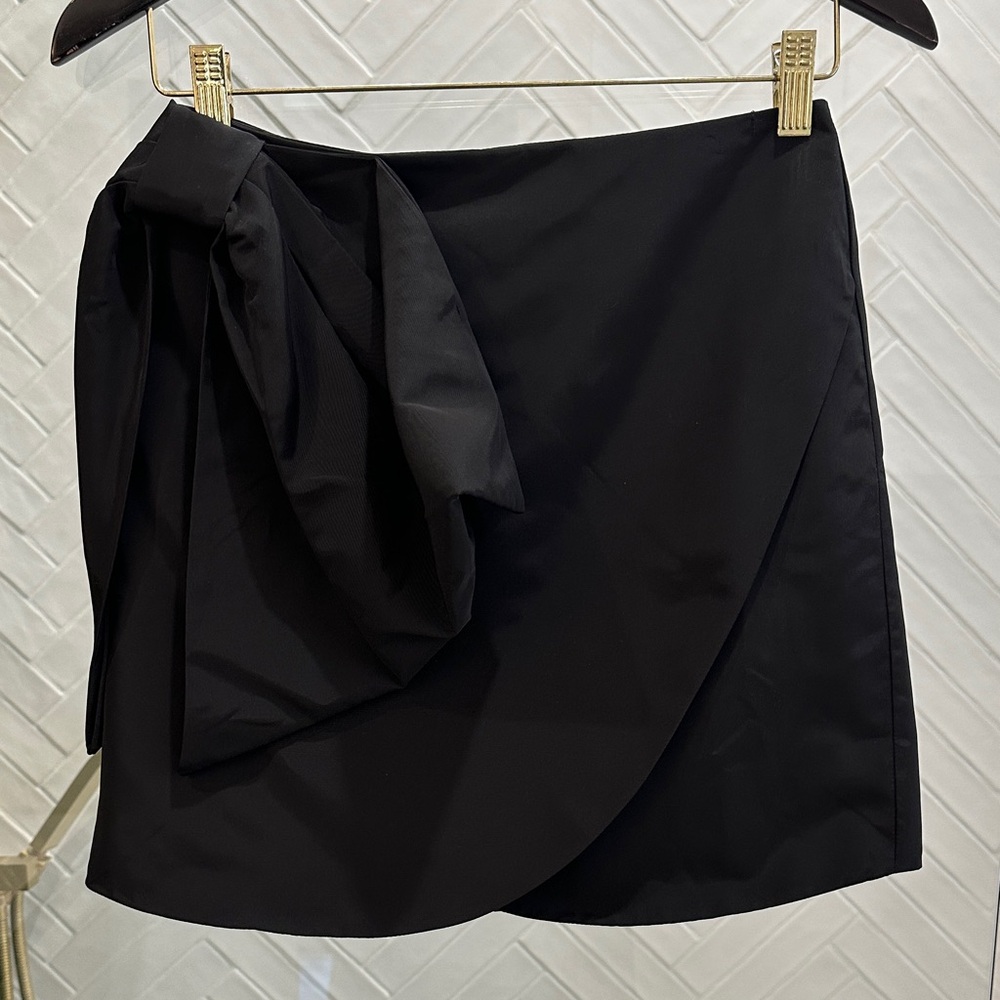FARM Rio Tafetta Black Mini Skirt with Bow Detail